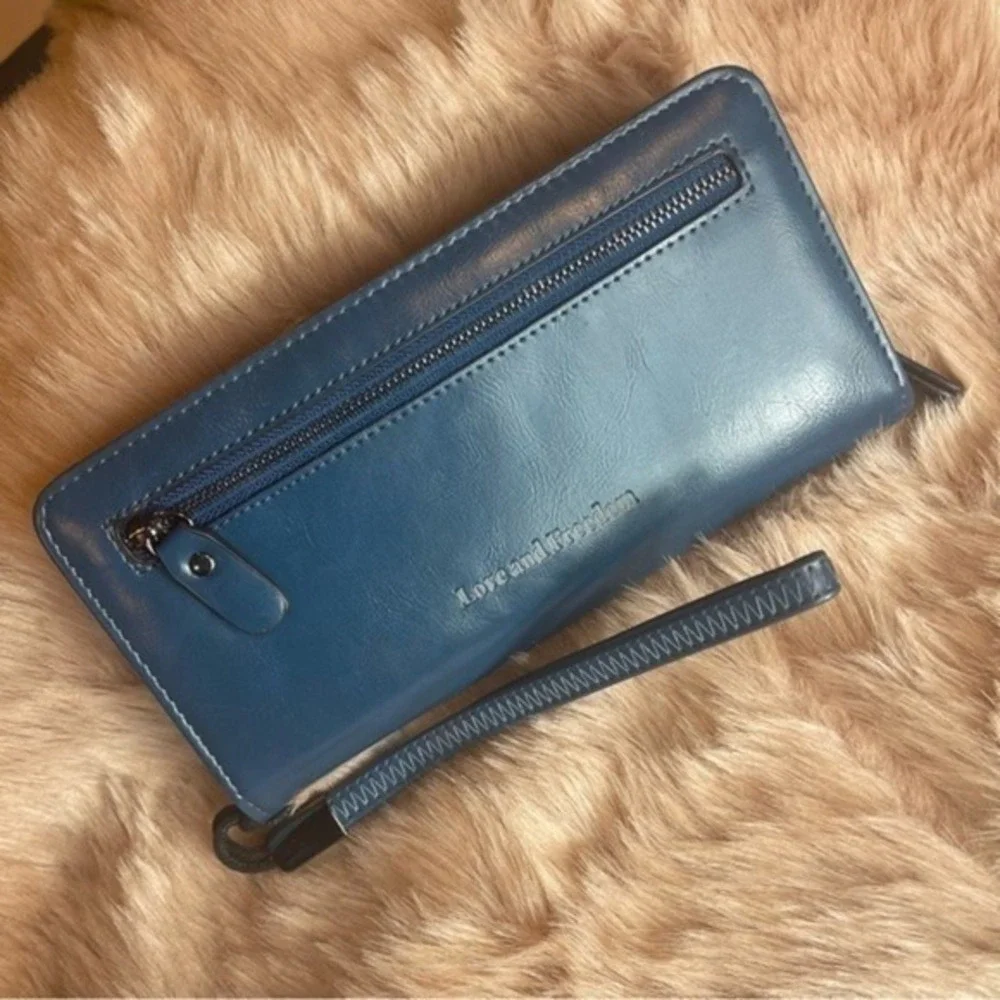 LOVE and freedom Large Wrist Wallet Blue‎